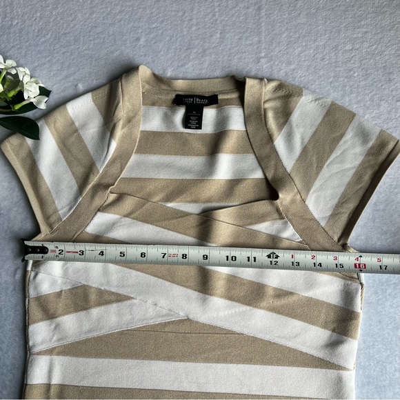 Women’s Sz M Cream Beige Striped Surplice Neckline Extended Sleeve - Picture 2 of 7